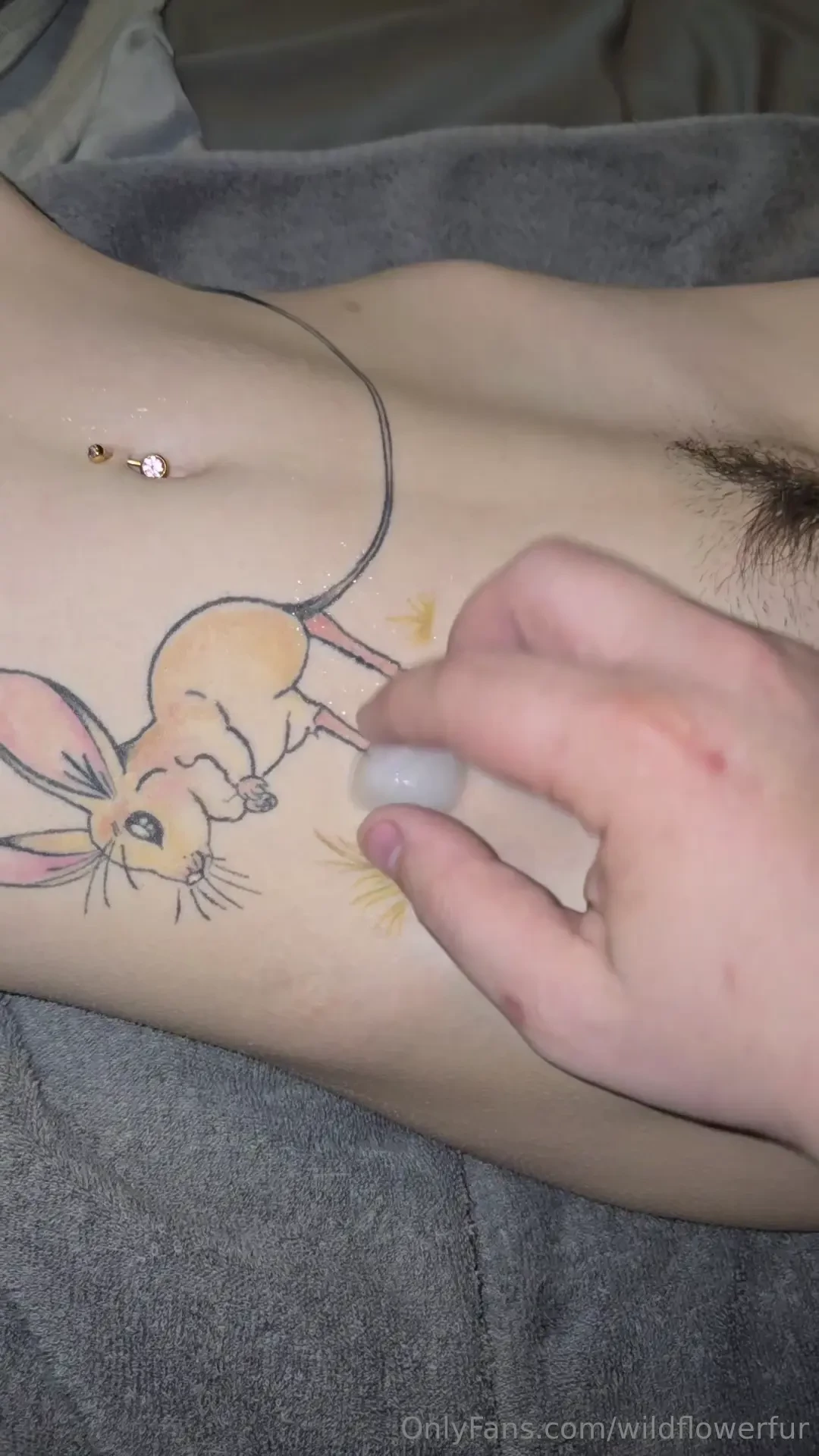 I m soooo hotttttttt fuck it let s see how ice cubes feel 