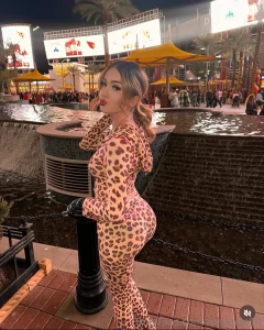 Guys my bestie kimmy so cuteee she has a nice ass and tits her page is