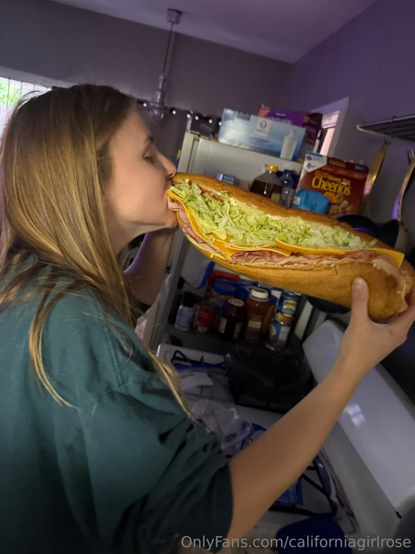 Devour this scooby doo sandwich with me 