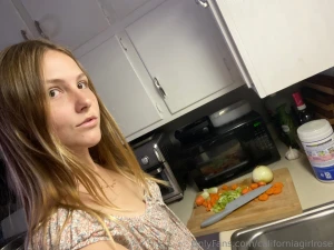 Cutting some vegetables part 1