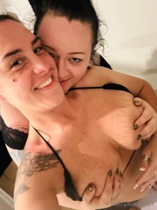 Girl on girl live stream tonight with my sexiii bestie chloe