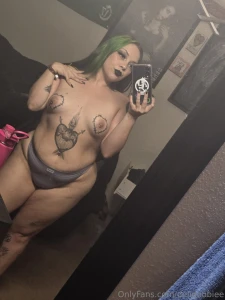 Thick thighs can t break free