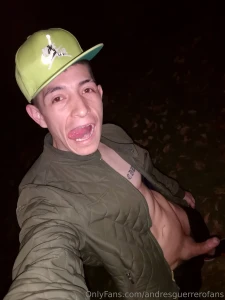 Exhibiendo mi verga en medio de la noche andresguerrerofans