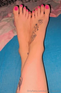 My feet are very pretty