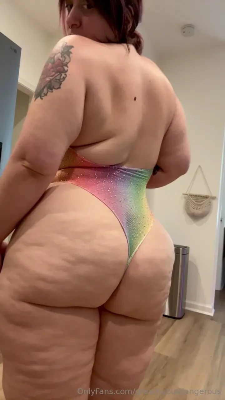 Here to deliver some color and sparkle into your life 