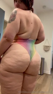 Here to deliver some color and sparkle into your life
