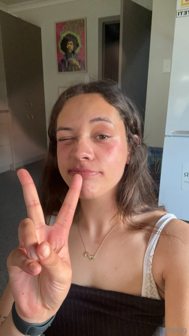 Hoe s hating on me you know that i m the shit show a girl some love in 