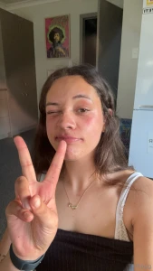 Hoe s hating on me you know that i m the shit show a girl some love in