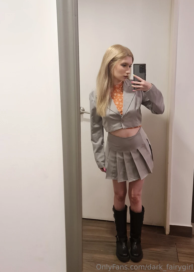 The hottest secretary u would ever have look at me deep in the eyes 