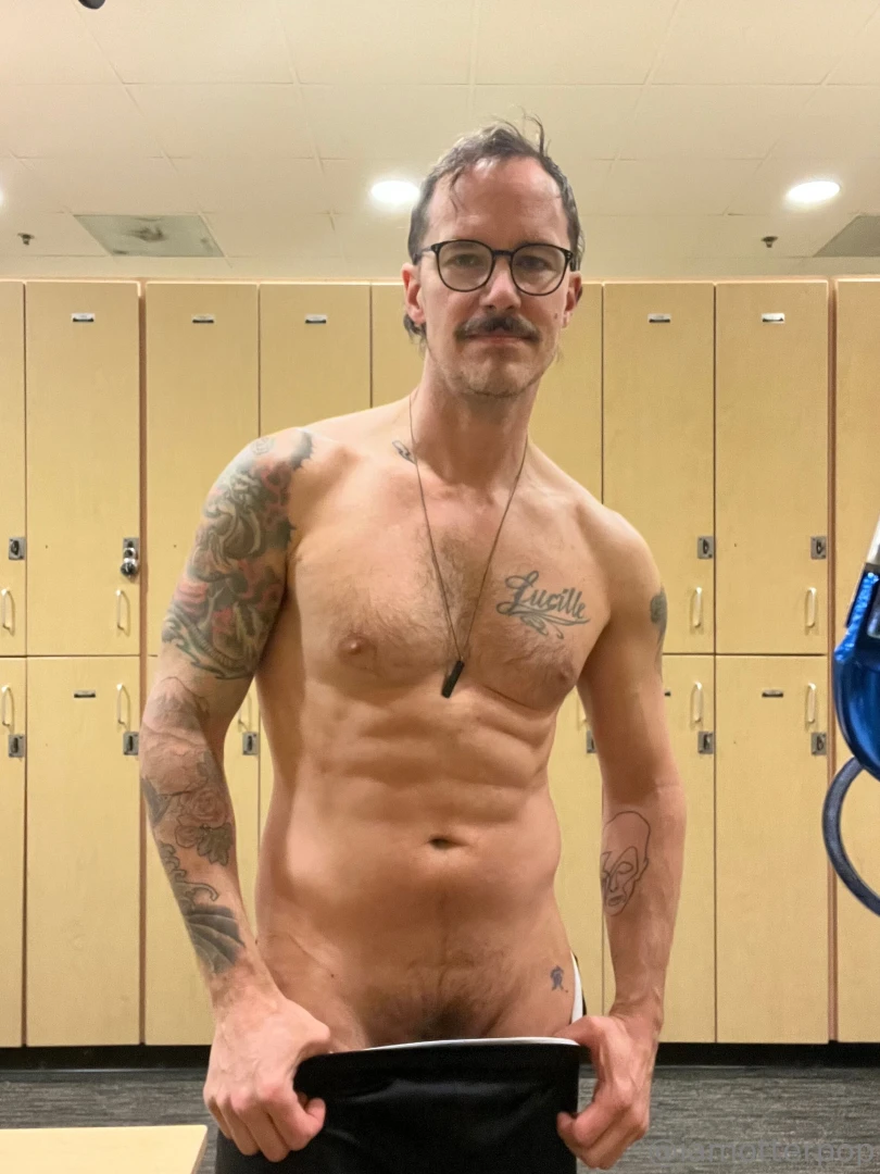 A few photos from the last month of gym a sewing project and behind part 6 