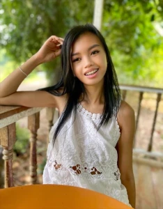 Over 400 pictures - over 120 videos only for 7 days 50 discount https