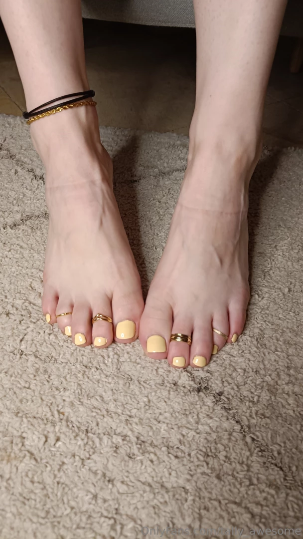 My new pedicure i love this spring vibe yellow and toetings 20 mins of 