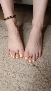 My new pedicure i love this spring vibe yellow and toetings 20 mins of