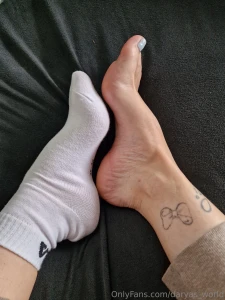 Good morning what do you like better with socks or barefoot