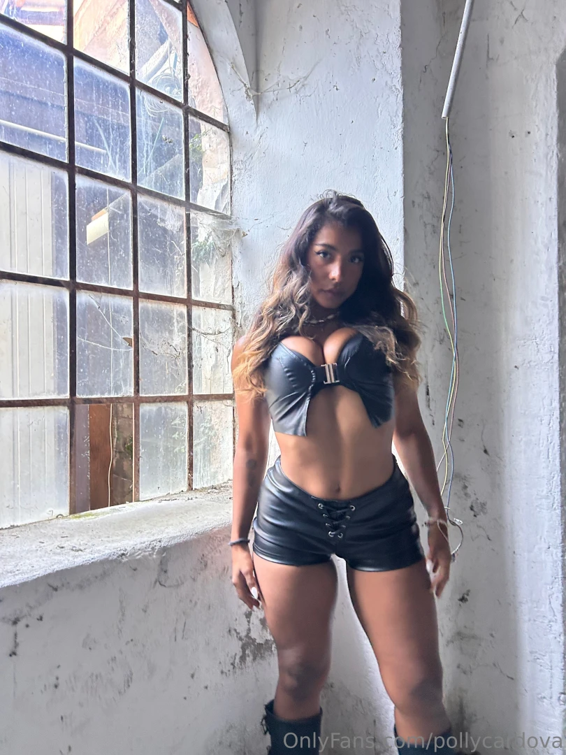 Oggi ti porto con me in una casa abbandonata non tardare a scrivermi 