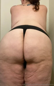 Few booty shaking vids to cum xoxo