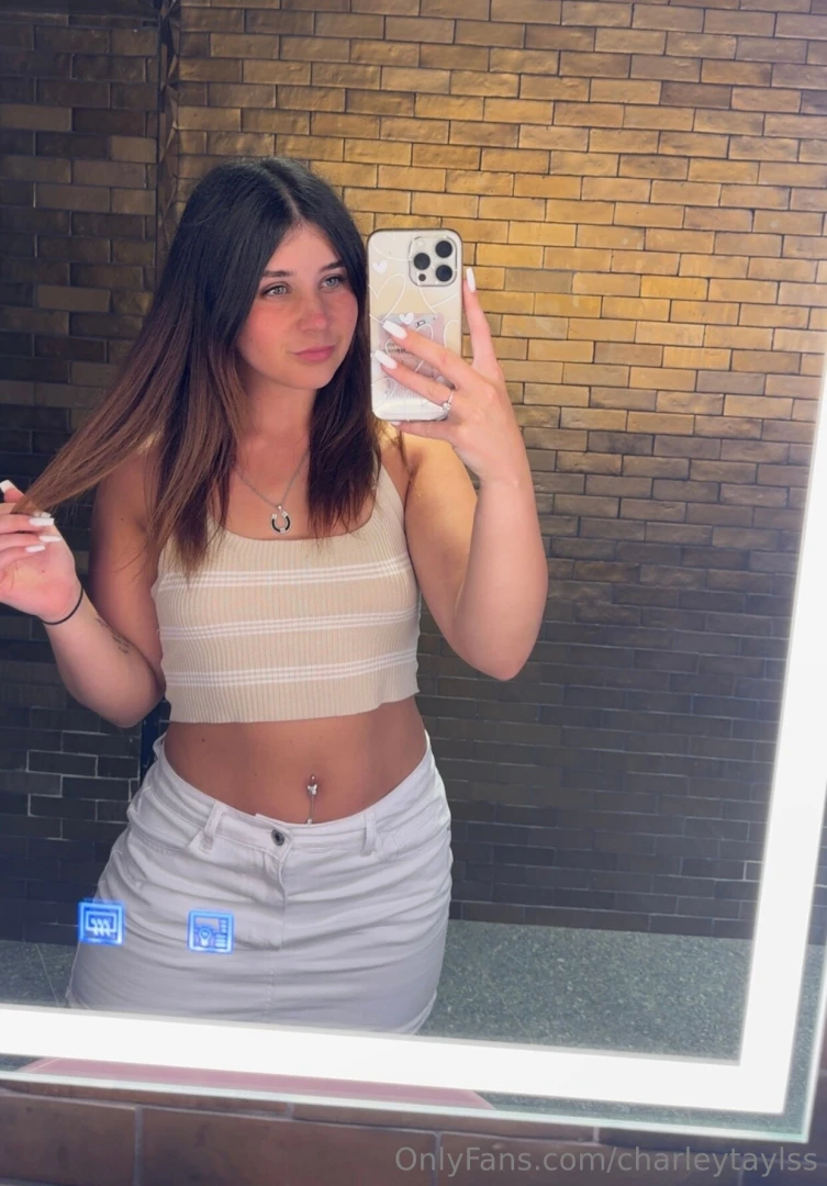 Quick mirror selfie in the sky bar malta 