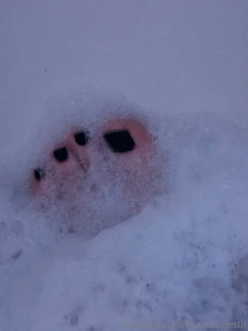 Late night bubbles and toes