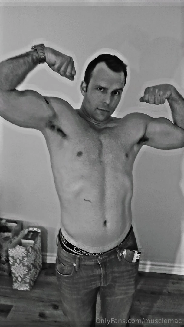 Cum worship these muscles 