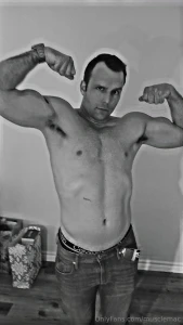 Cum worship these muscles