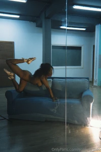 Look how elastic i am