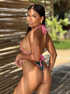 Naughty girls like me need extra attention