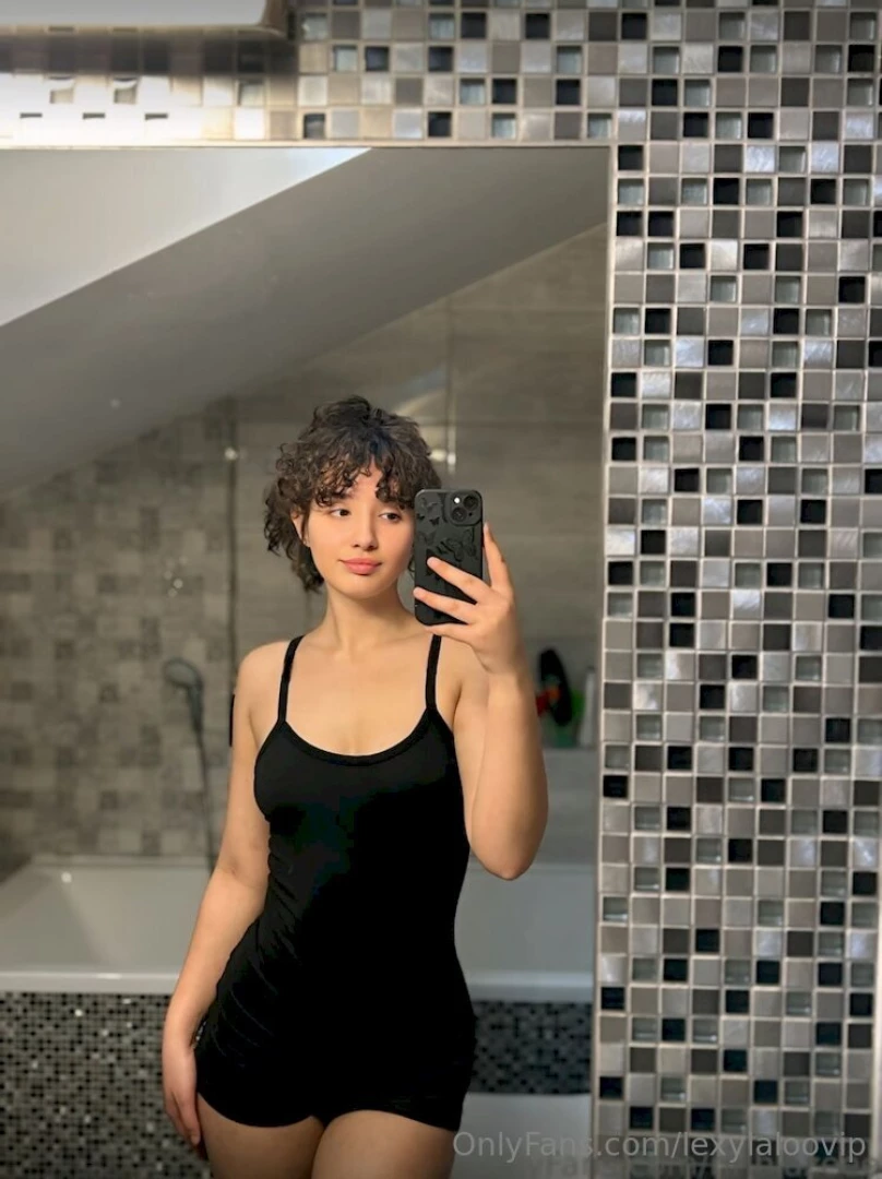 Your wildest fantasies start here this hot brunette ririblazeee has a part 5 