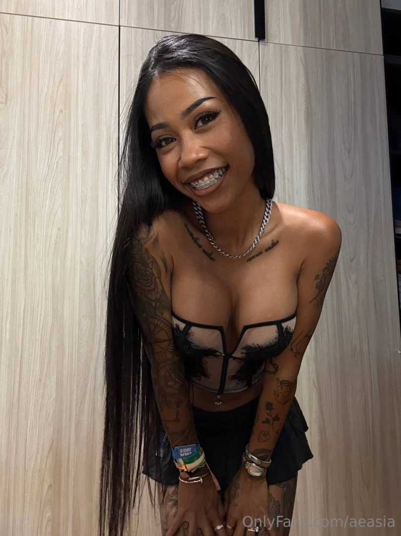 Smiles like this come from happy thoughts 