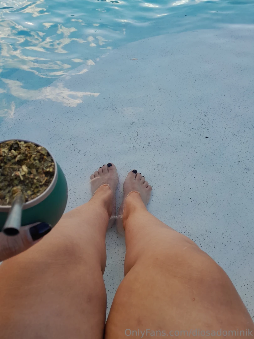 Today i feel like caressing a penis with my feet or a vagina 