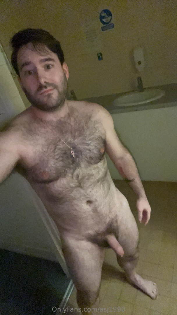 Got to work early so here s me naked in the bathroom before the 