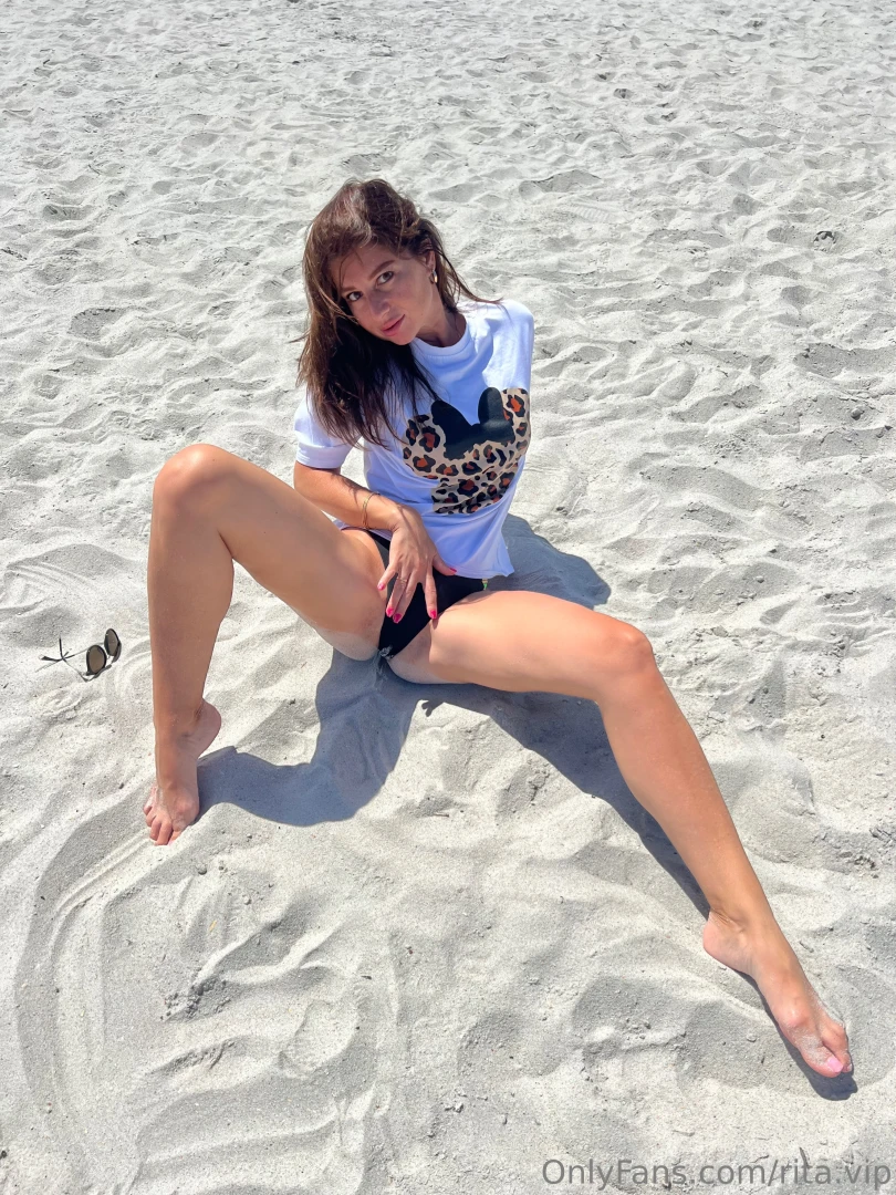 A hot day at the beach then a hot night with you texting 