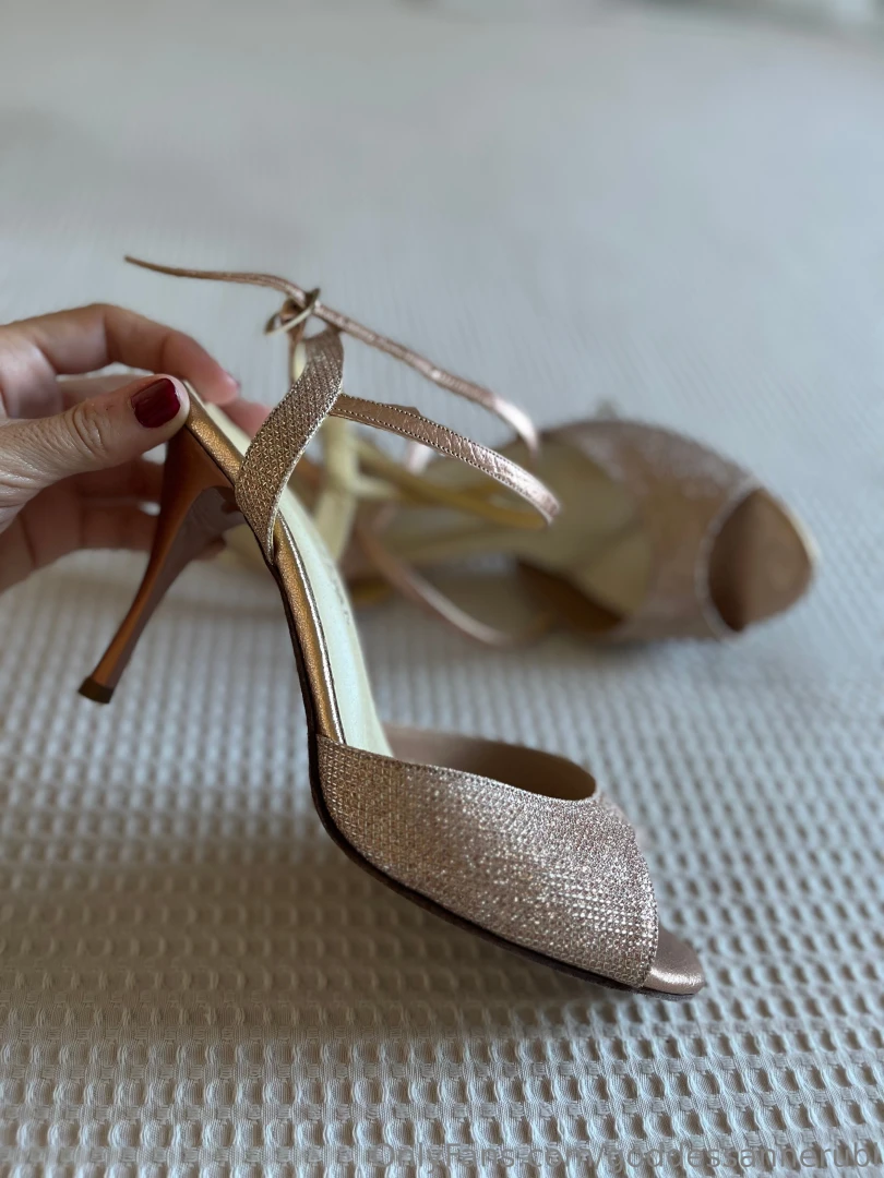 Just got these heels perfect for teasing or trampling want a custom 