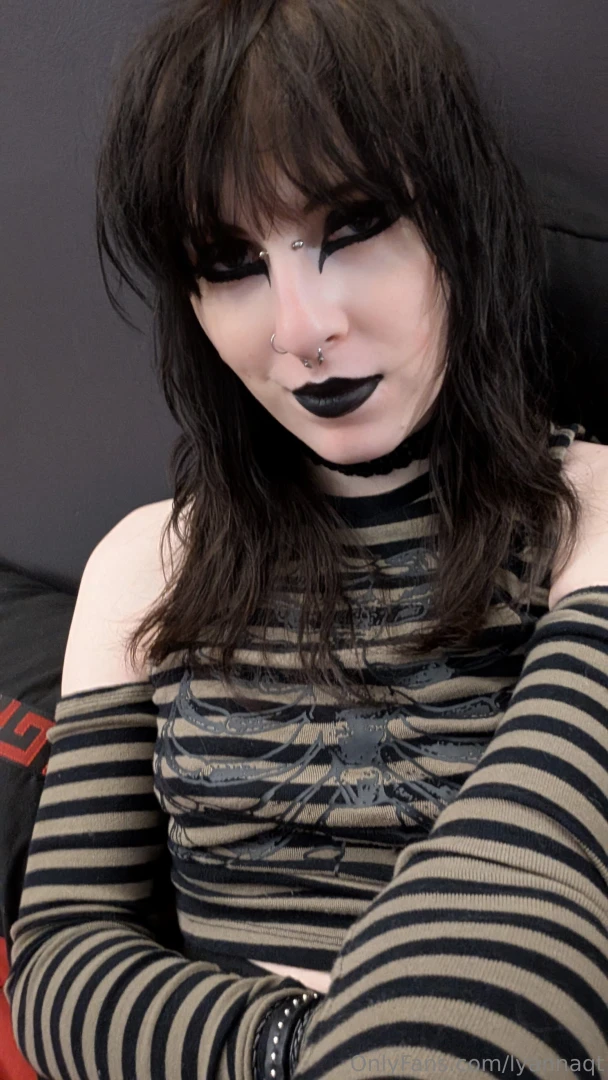 Anyone wanna cover my whole face with their cum pleaseeeee 