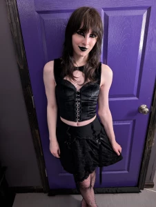 Can someone come hit already i m hornyyyyy