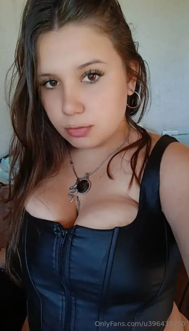 Beautiful curvy white girl very naughty and just for you part 1 