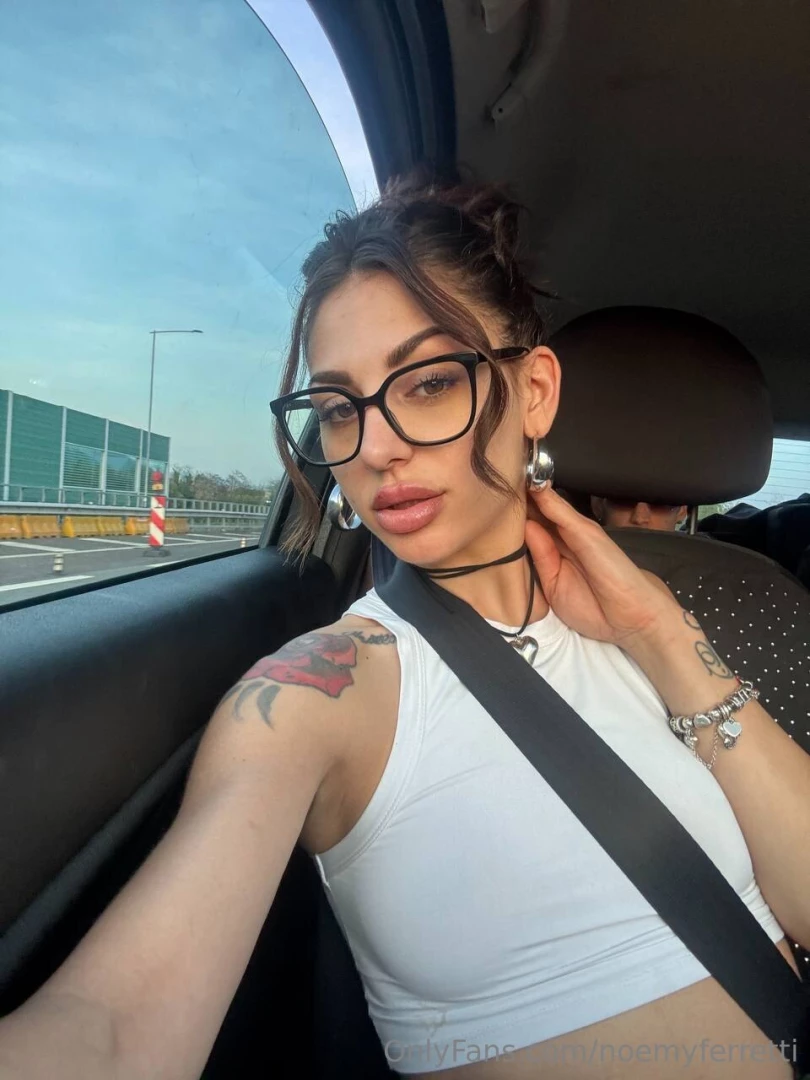 Mi annoio mi tieni compagnia 