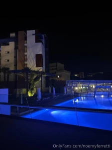 Pronta per fare un bel bagnetto notturno che ne dici facciamo la prova