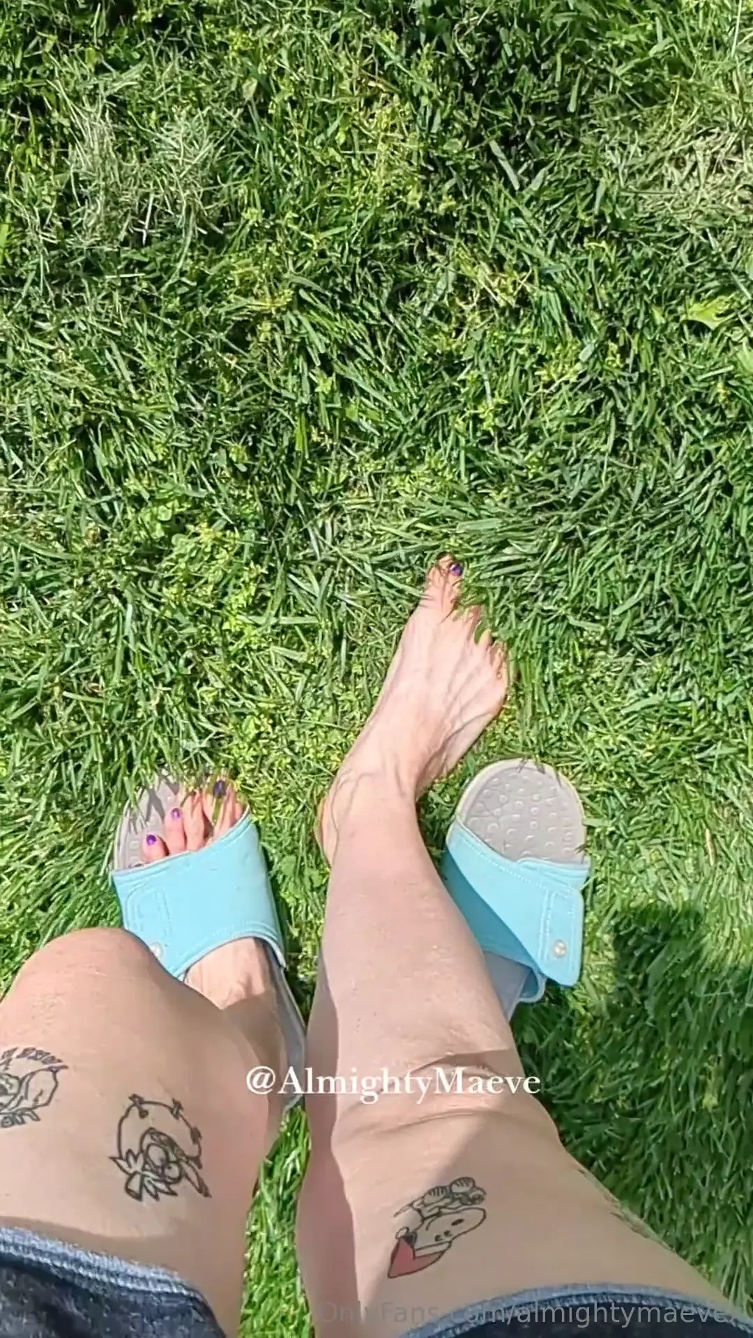Some days you just gotta put your feet in the grass i love spreading 