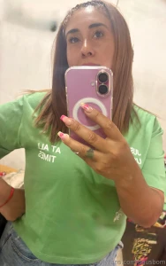 Hello listen to me and give me everything i want simmer your queen