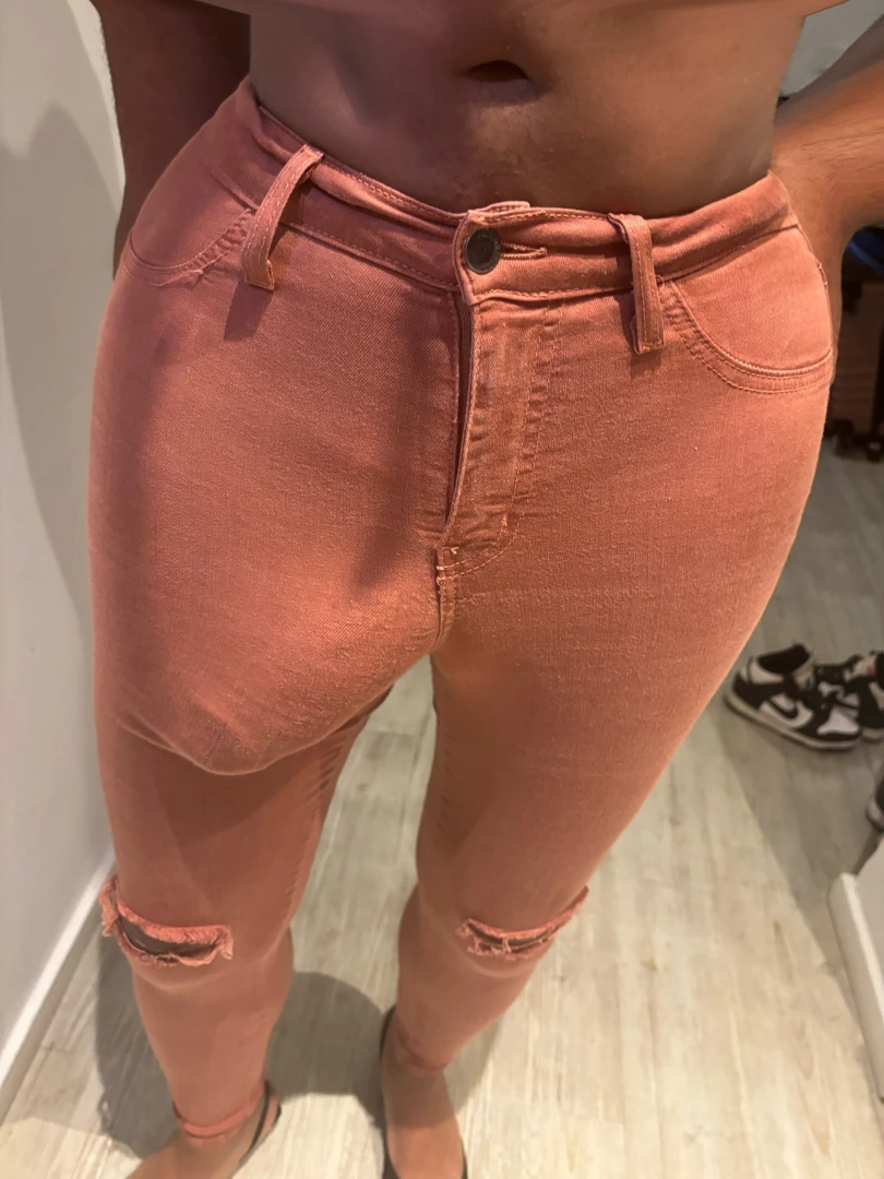Do these jeans make my cock look big 