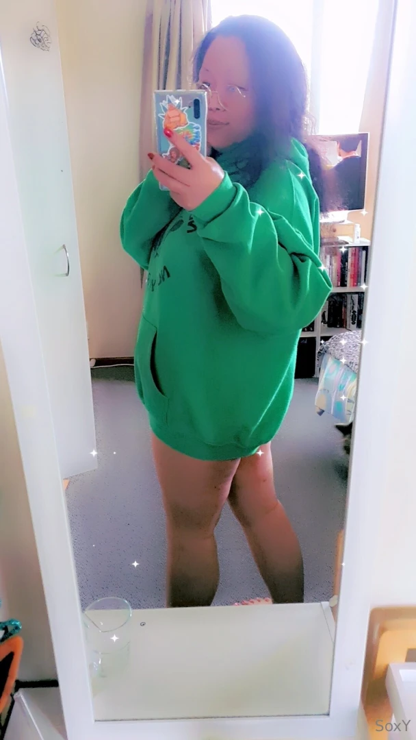 Hey babes lt 3 got my thighs out and just chilling in bed today cx lt part 1 