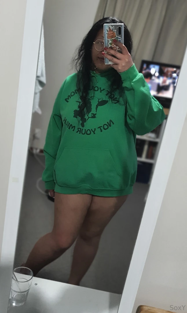 Hey babes lt 3 got my thighs out and just chilling in bed today cx lt 