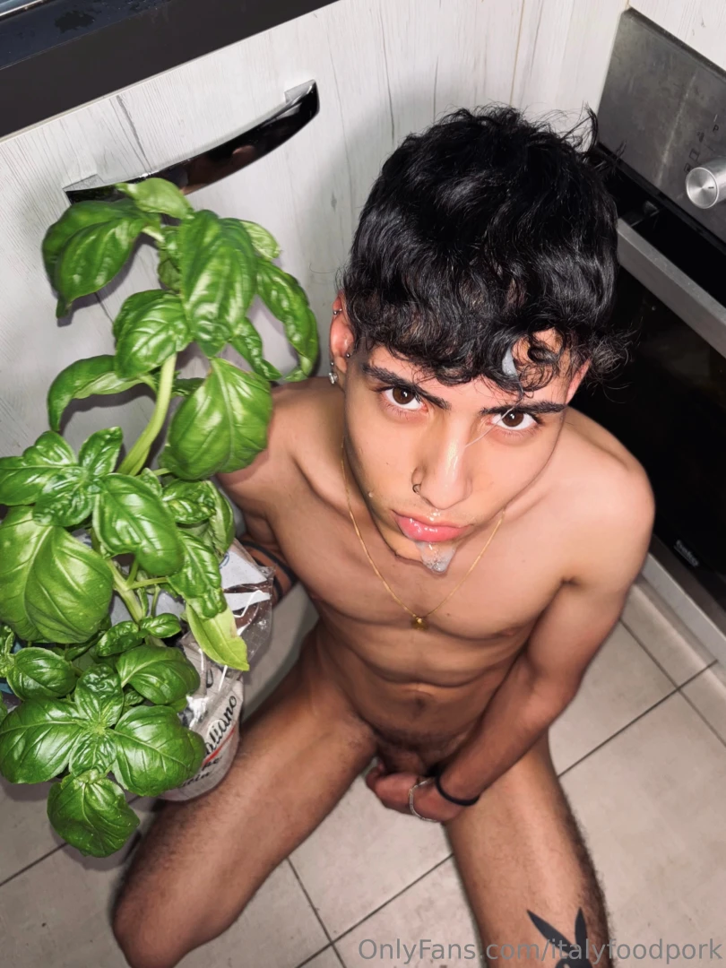 Volete vedere come si prepara una vera pasta al pesto non avete idea 