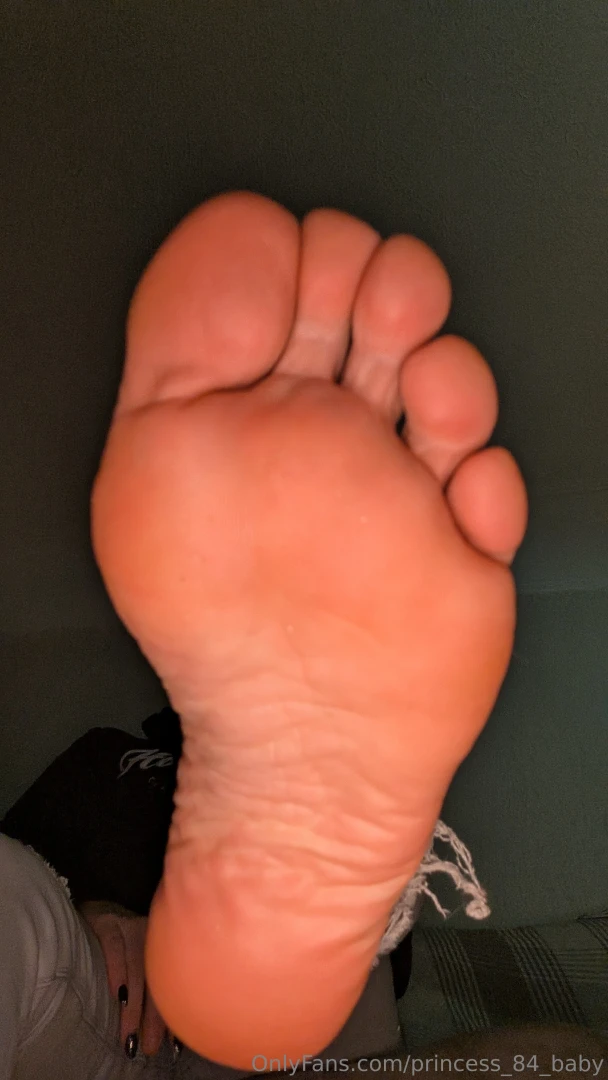Nice sweaty feet for you now sit back and enjoy 