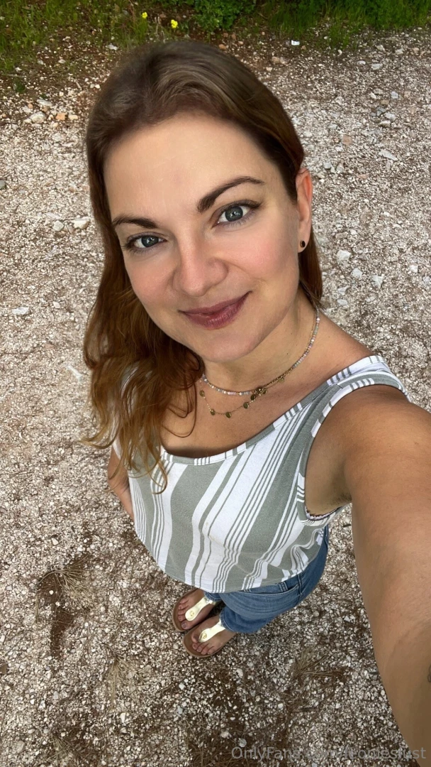 Ich habe noch so viele geheimnisse die du entdecken musst willst du 