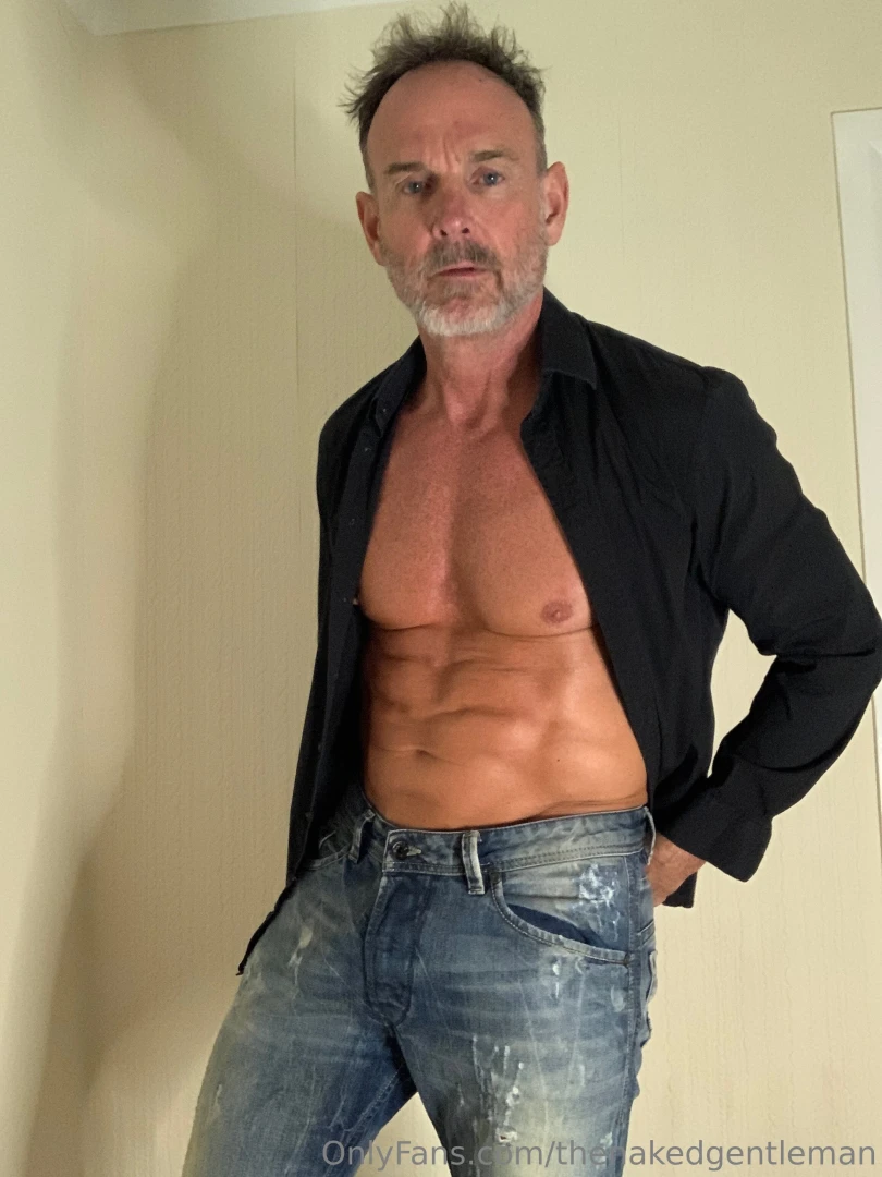 I do like a black shirt 