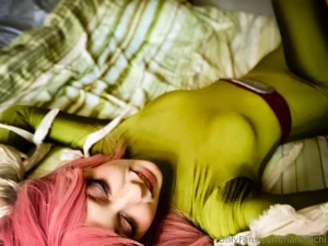 Happy april fools day sakura clearly is into rock lee idk what anime