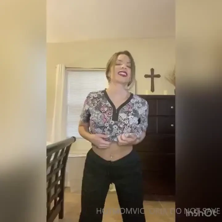 Amp i strip down out of my scrubs after work dancing all sexy for you 