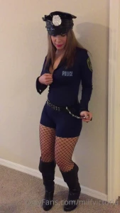 hotmomvictoria - Wanna unzip the rest and handcuff me 