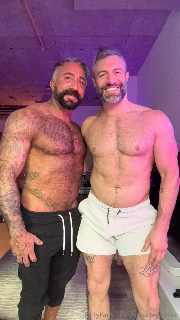 Check you inbox for a ppv drop with coleconnorxx for subscribers only 